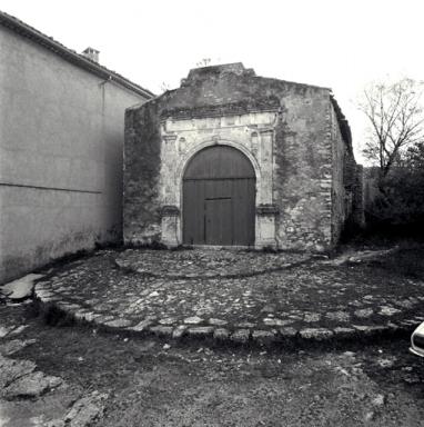 Faade orientale et parvis.