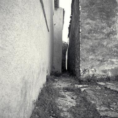 Passage entre les deux chapelles.