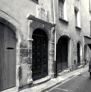 11, rue Nationale. Porte d'entrée.