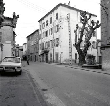 Avenue Marchal Joffre. Faades ouest et sud.