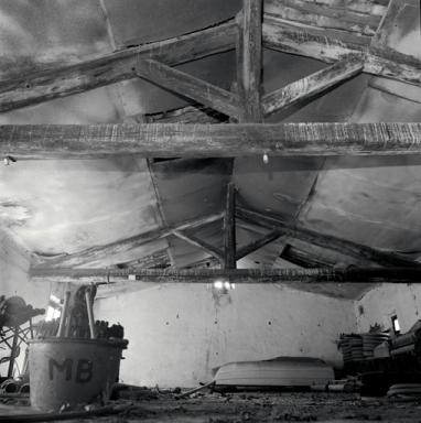 Remise, intérieur : charpente.
