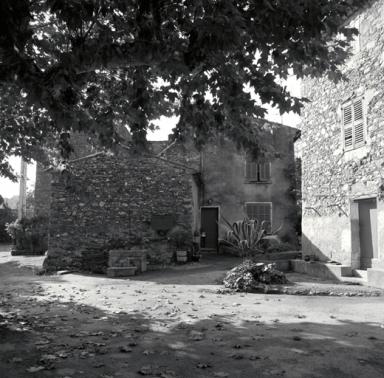 Place, vue d'ensemble.