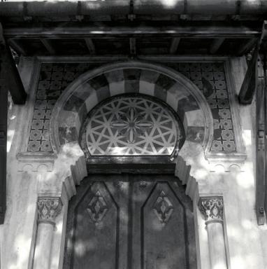 Porte d'entrée.