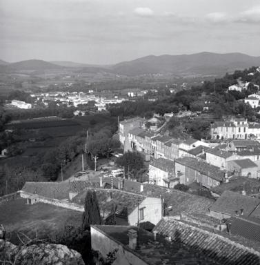 Vue de situation prise de la colline Sainte-Croix vers le nord.