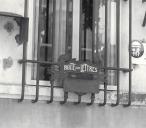 Détail de la façade principale : boîtes aux lettres.