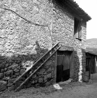 Ecuries et granges parcelles 228-229.