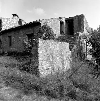 Faade ouest, escalier d'accs au grenier.