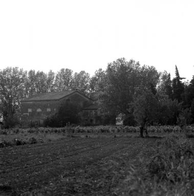 Vue de situation prise de l'ouest.