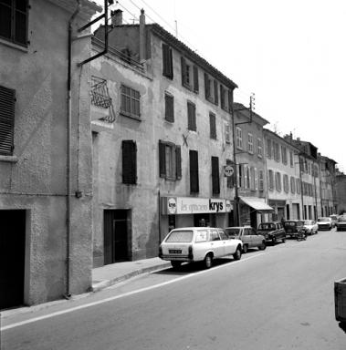 Alignement de la rue Jean-Jaurès.