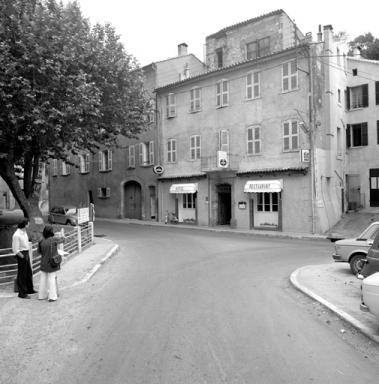 Vue générale. Noter le pigeonnier dans le grenier.