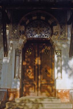 Porte d'entrée.