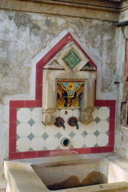 Aile est, lavoir : détail.