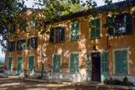Vue partielle de la façade.