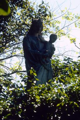 Jardin : Vierge à l'Enfant.