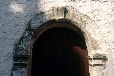 Maison, place Neuve (M2 1303) : décor de l'arc de la porte.