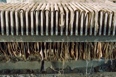 Aire de lavage de la terre. "Filtre presse". Détail.