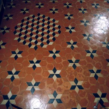 Chambre du rez-de-chaussée (B) : pavement.