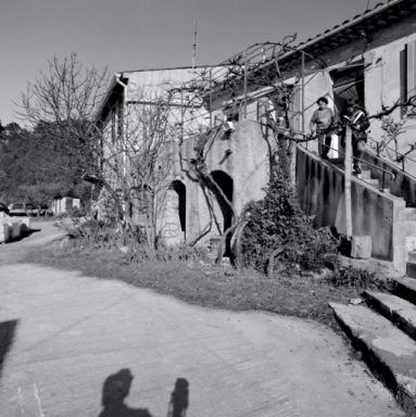 Vue extérieure de la maison d'habitation.