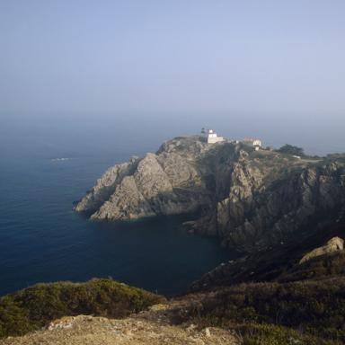 Vue d'ensemble prise du nord-nord-ouest.