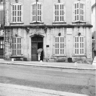 Partie basse de la façade antérieure.