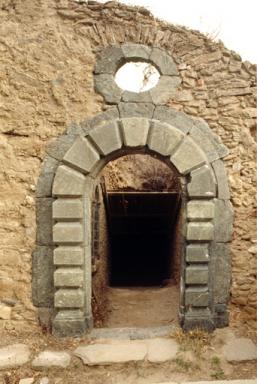 Logis du prieur, élévation sud, travée 2, porte.