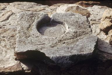 Cellule 7. Logis, évier déposé.