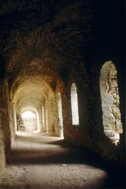 Grand cloître. Intérieurs, galerie sud, vue en enfilade de l'est;