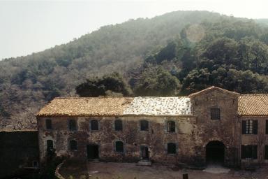 Bâtiment A, corps 1 et 2, élévation nord, vue d'ensemble prise du sud.