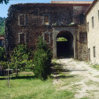 Bâtiment C, aile est, élévation nord, vue d'ensemble.