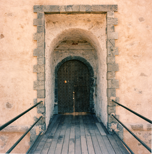 Donjon (1) : porte d'entre, face extrieure avec tableau rectangulaire du pont-levis.
