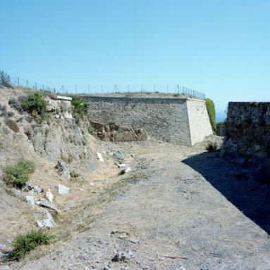 Retranchement intrieur : flanc du demi-bastion 17, foss et sa contrescarpe.