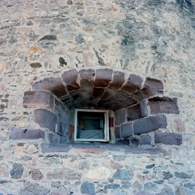 Tour du Portalet, au nord-ouest de l'enceinte, dtail d'embrasure.