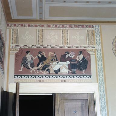 Panneau de frise situé au-dessus de la porte, au nord de la cheminée, dans l'ancienne bibliothèque (après restauration).