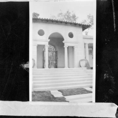 Vue de détail la loggia du portique, depuis le sud-Est, vers 1930.