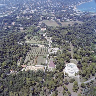 Vue aérienne du verger prise du sud.