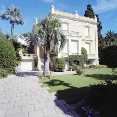 Villa Ramona. Parcelle 1979 CM 81. 36 bis, boulevard Edouard-Baudoin. Vue d'ensemble prise du sud-ouest.