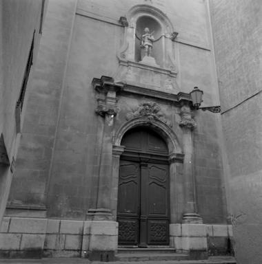 Porte d'entrée.