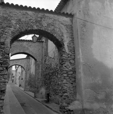 Façade latérale : contrefort en arc.