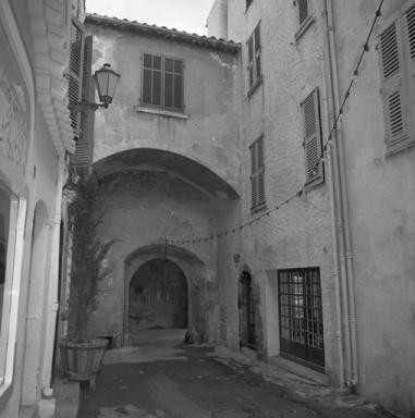 Porte de la rue de la Ponche, vue de l'intérieur.