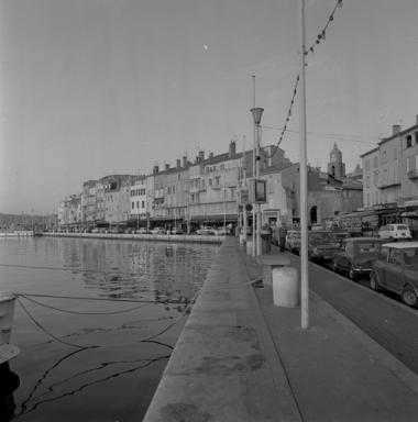 Vue d'ensemble du quai Jean Jaurès.