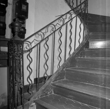 Escalier et rampe en fer forgé.