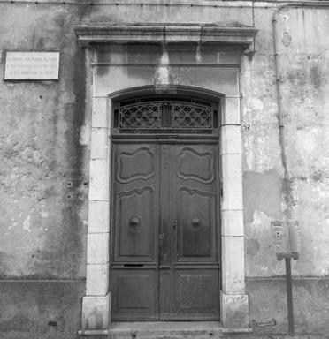 Porte datée 1835.