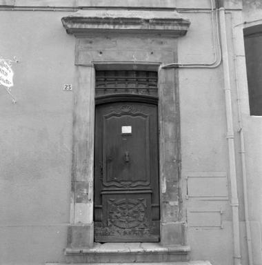 Porte et fenêtre.