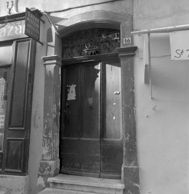 Porte et fenêtre.