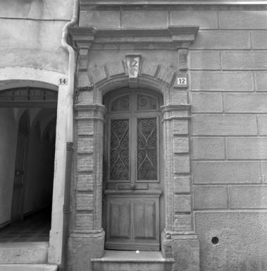 Porte et fenêtre.