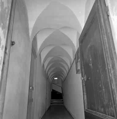 Couloir voûté.