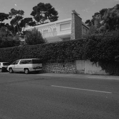 Villa Martine. 1979 BX 91. 2, avenue du Jonquet. Vue de volume prise du nord-est.