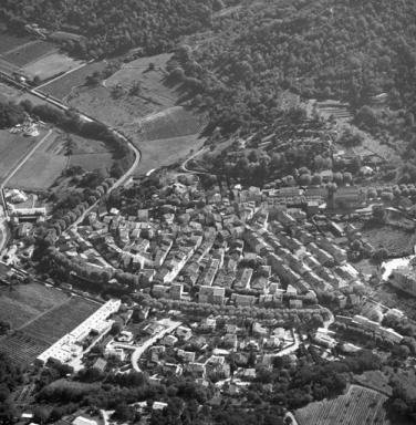 Vue aérienne prise du nord-ouest.