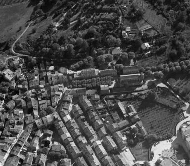 Vue aérienne prise du nord-ouest (subverticale).