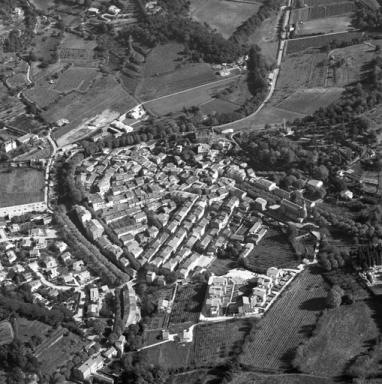 Vue aérienne prise du sud-ouest.